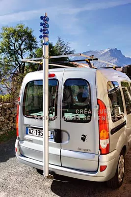 Mât télescopique en aluminium fixé sur véhicule